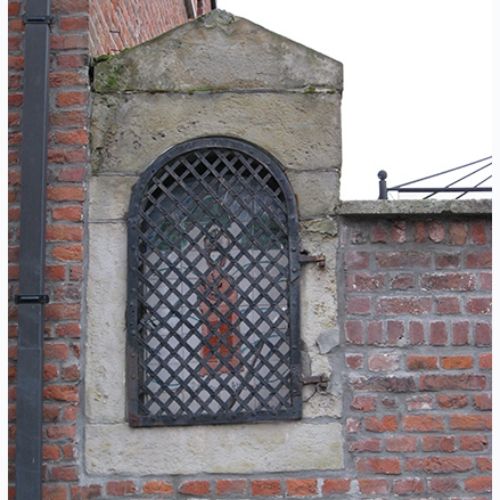 Reposoir Notre-Dame de la Salette à la rue Albert Bériot au dessus de la banque