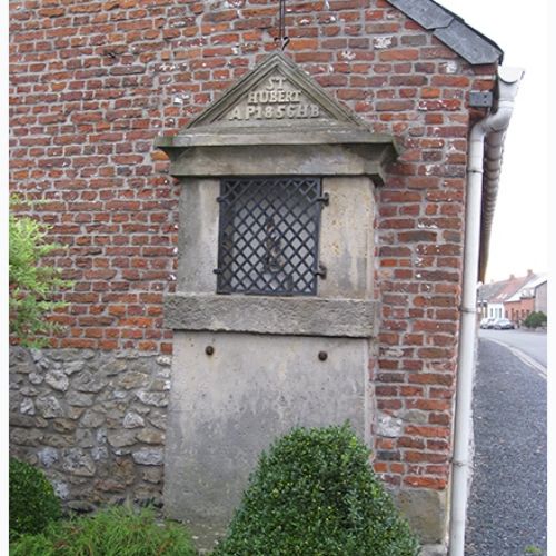 Borne-potale Saint-Hubert à la rue Pol Gigot, ferme Jean Potiez