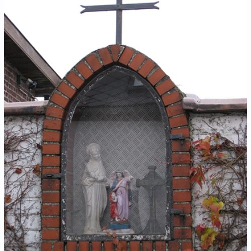Potale de la Sainte-Croix, à la rue Emile Lété, sur la maison Dramaix