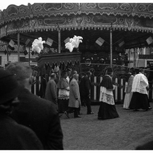 Fête patronale sur la place de Sirault en 1934